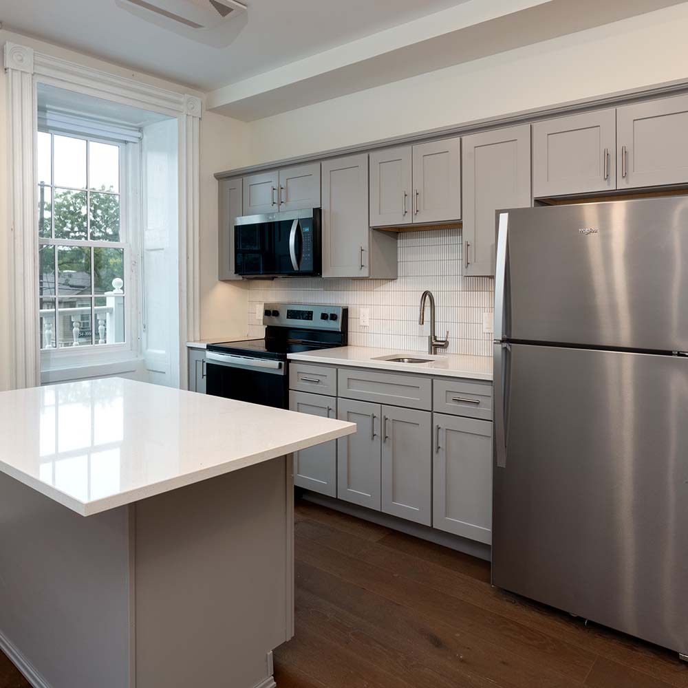 Frontier House Apartment